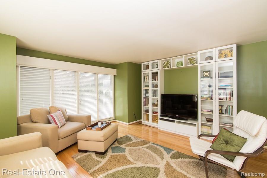 1127 Chaffer Drive Rochester, MI 48306 - Photo 11 of 24 Chaffer-W022.jpg