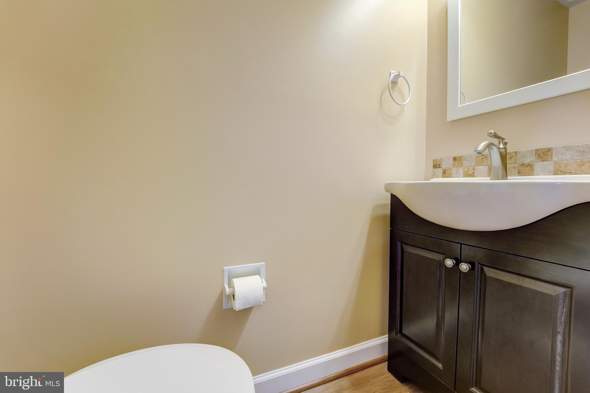 27 Highfields Drive Catonsville, MD 21228 - Photo 18 of 38 Main Level Powder Room