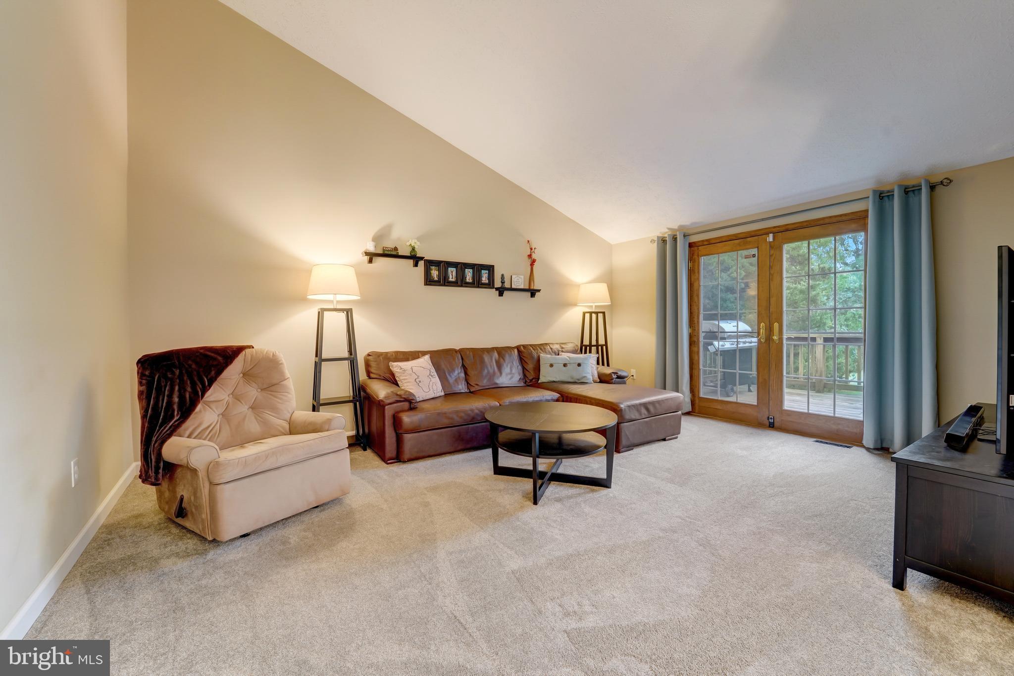 27 Highfields Drive Catonsville, MD 21228 - Photo 19 of 38 Family Room