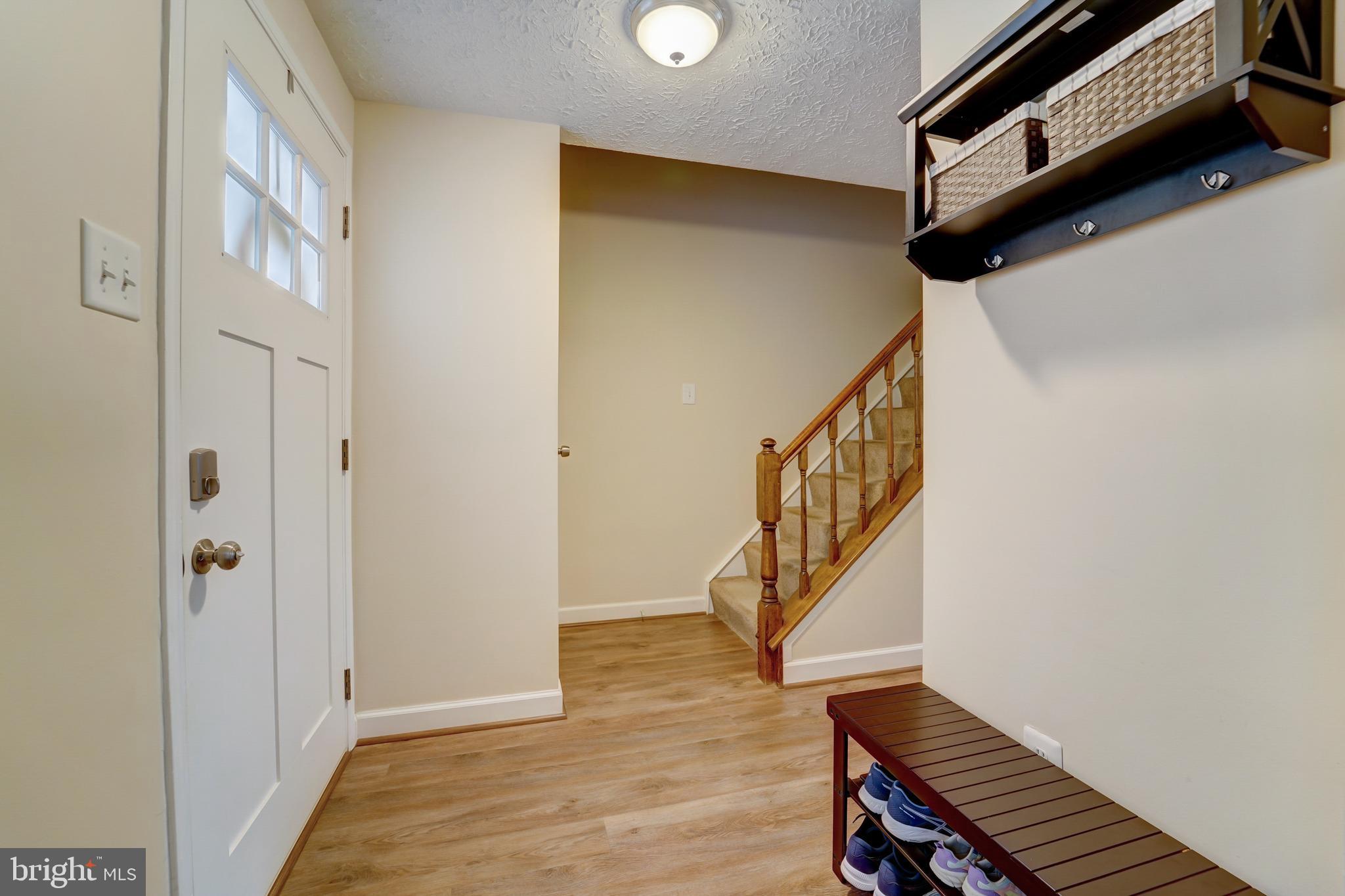 27 Highfields Drive Catonsville, MD 21228 - Photo 5 of 38 Entry