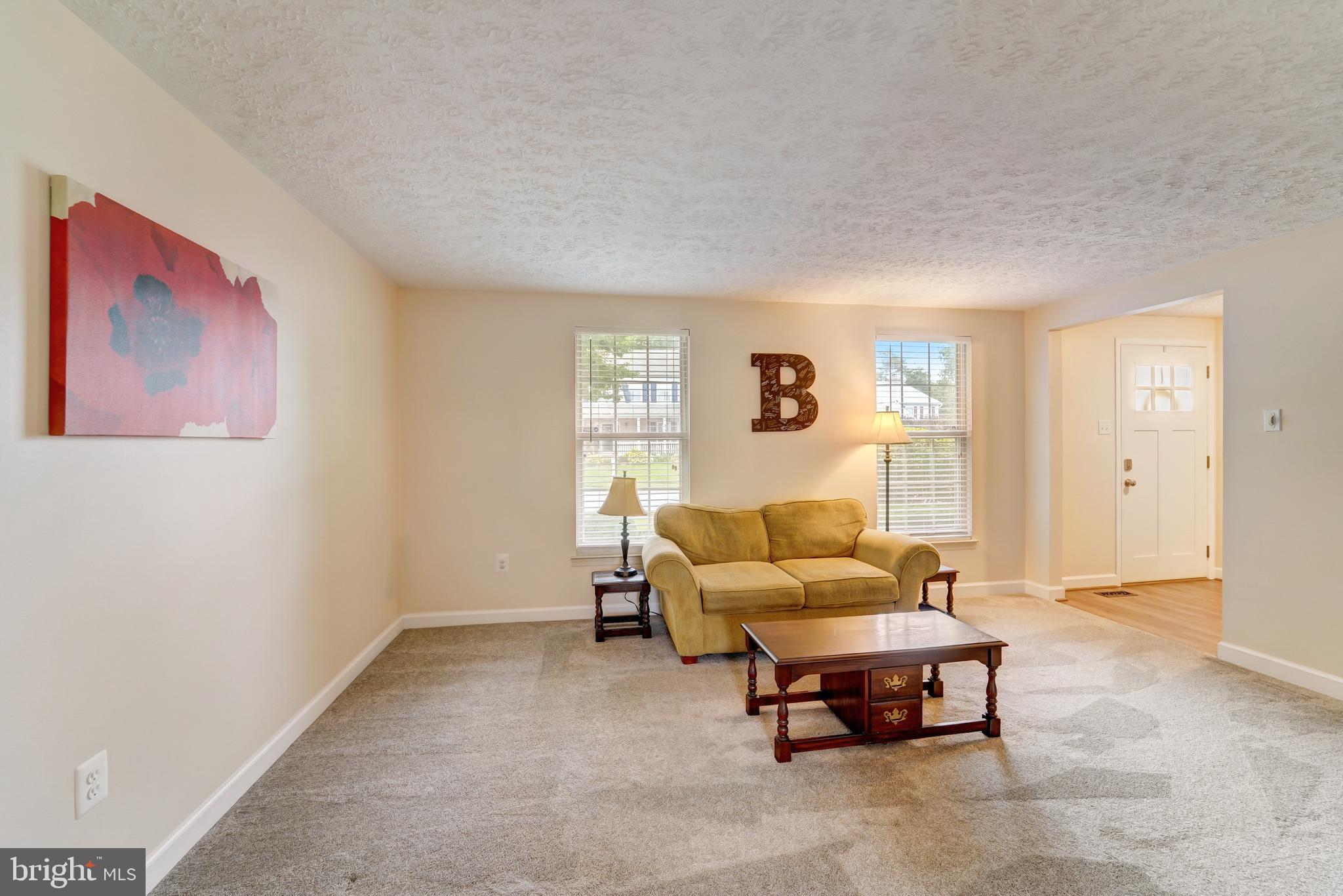 27 Highfields Drive Catonsville, MD 21228 - Photo 7 of 38 Living Room