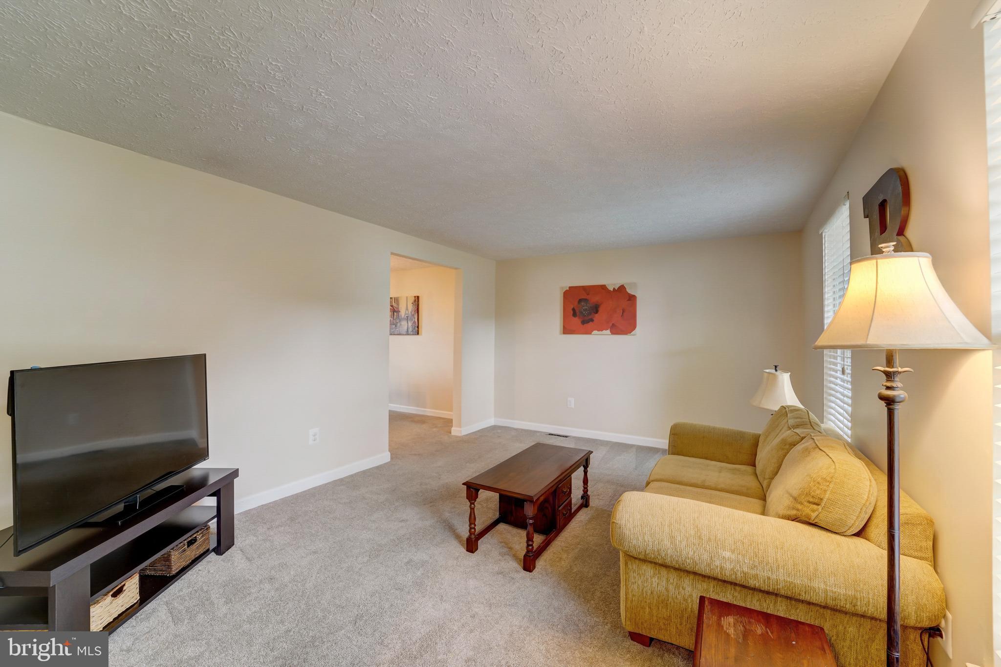 27 Highfields Drive Catonsville, MD 21228 - Photo 9 of 38 Living Room