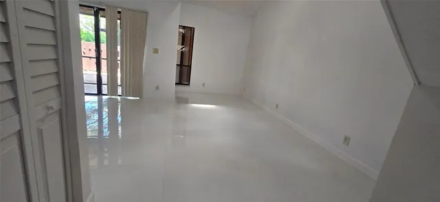 $250,000 | 7720 Northwest 79th Avenue, Unit B2, Tamarac, FL 33321