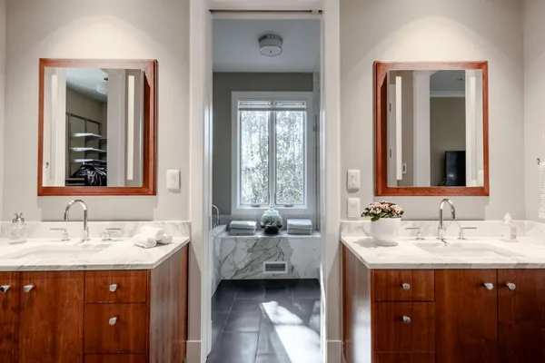 a en suite bathroom with a sink and a mirror
