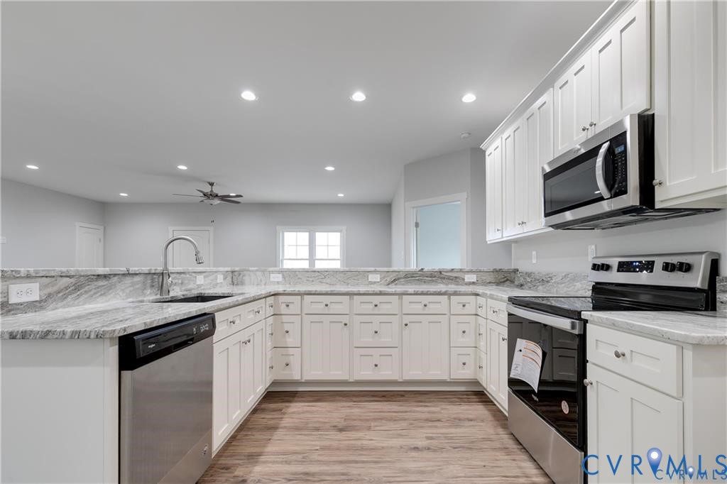 3840 Maidens Road Powhatan, VA 23139 - Photo 7 of 23 Kitchen with appliances with stainless steel finis