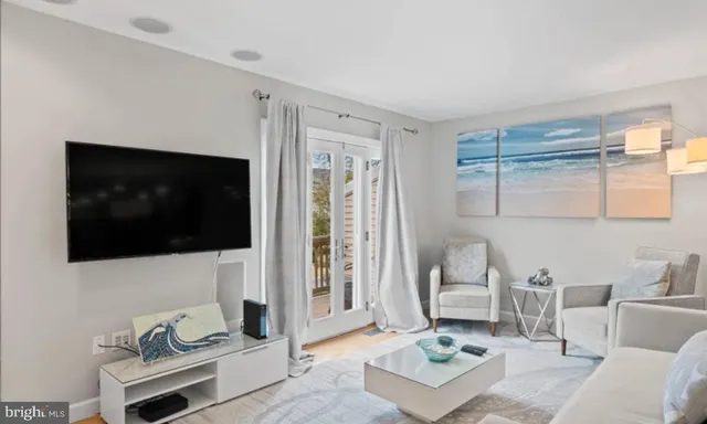 $2,350 | 31 6th Street, Unit B, Rehoboth Beach, DE 19971