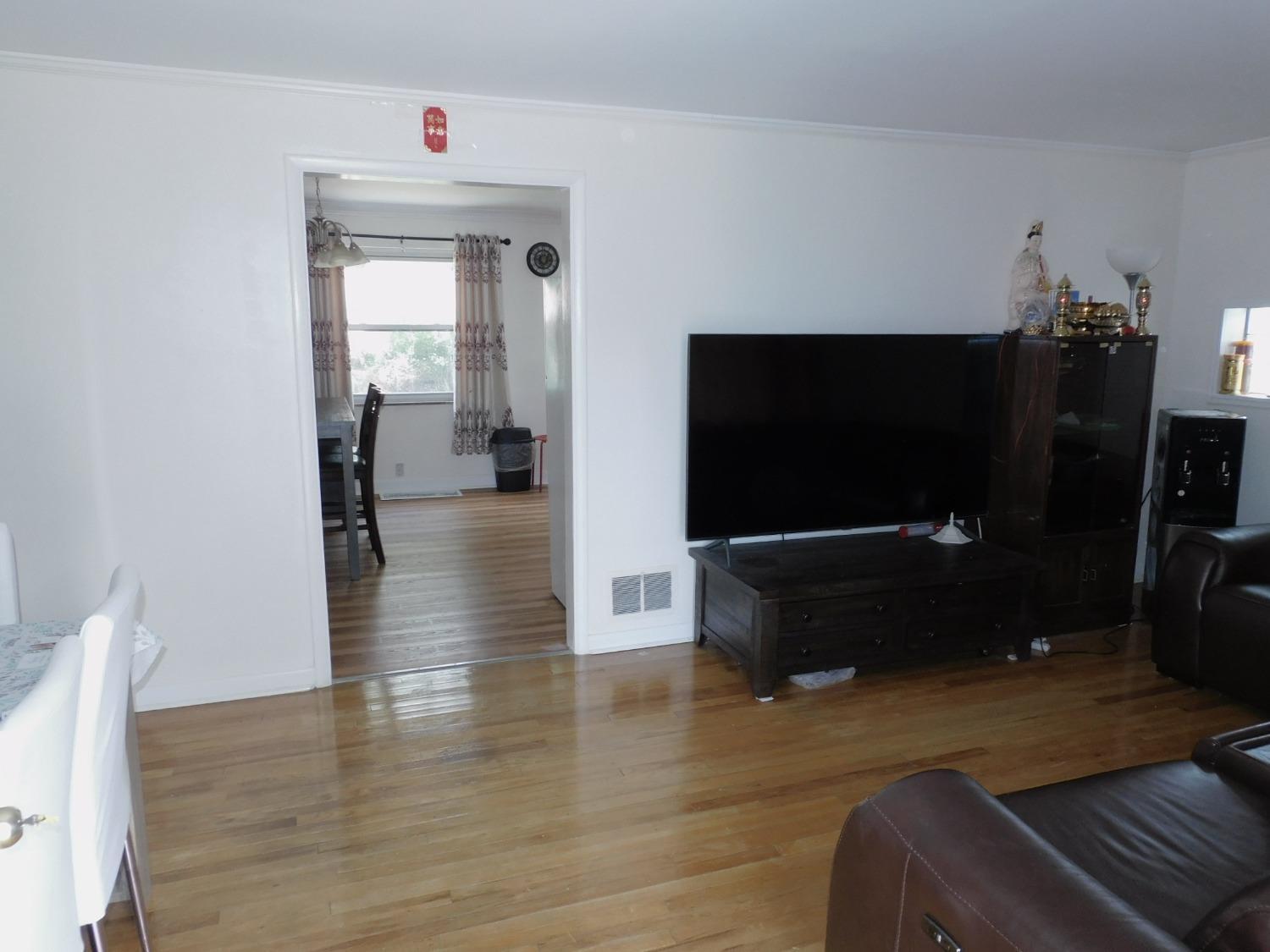 5934 Lawrence Road Cincinnati, OH 45248 - Photo 6 of 26