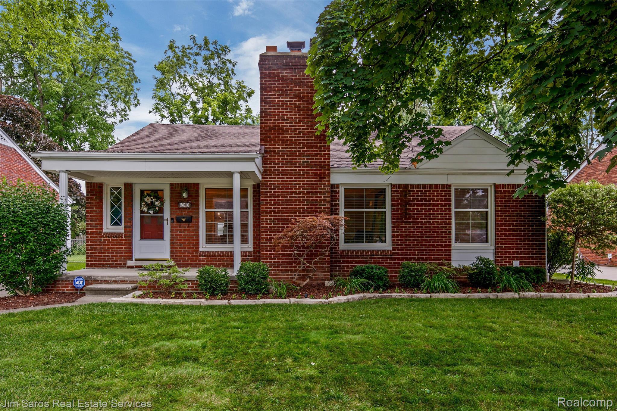 1240 Fairholme Road Grosse Pointe, MI 48236 - Photo 1 of 17 Gallery Image 1