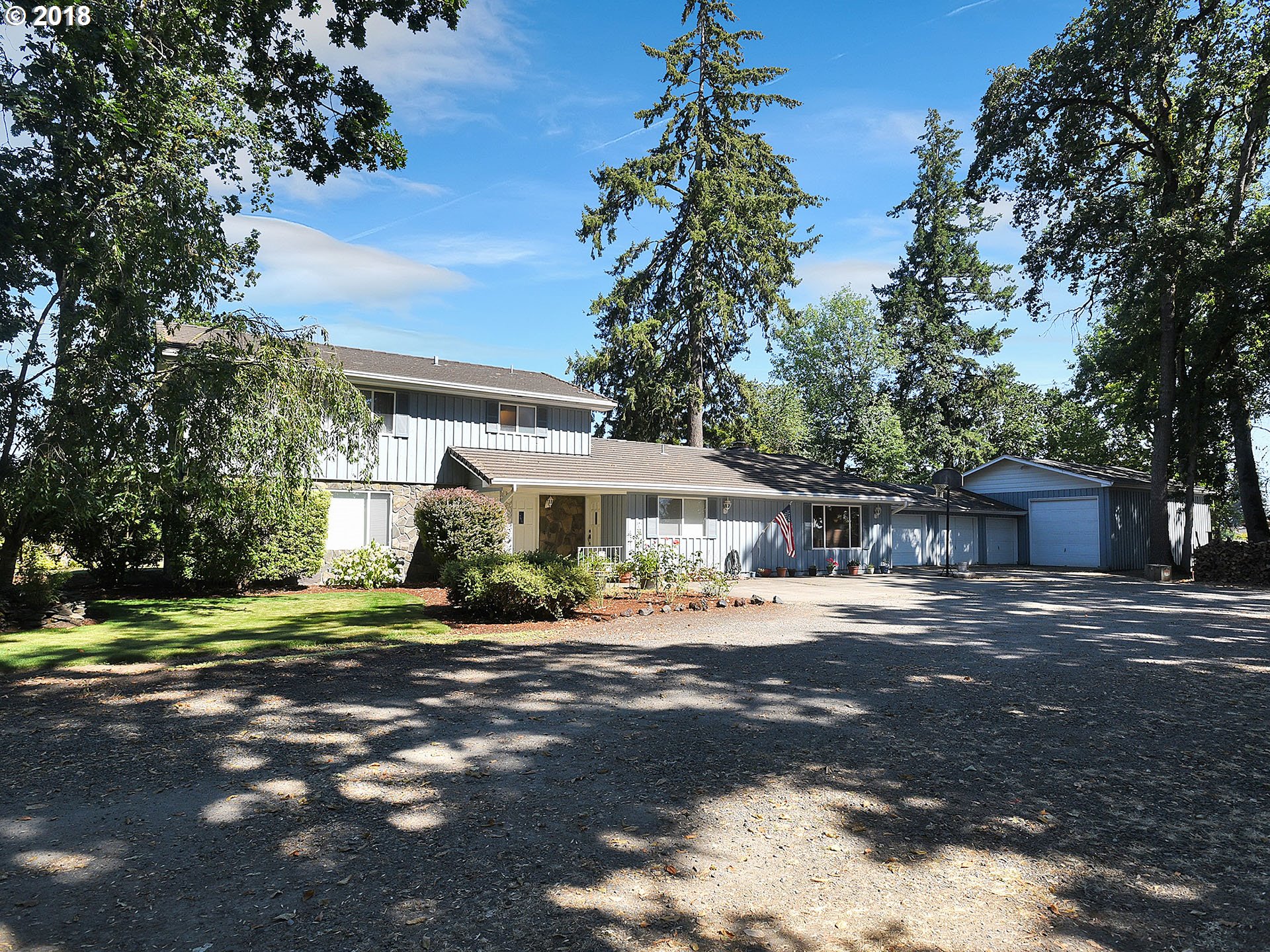 9850 South Barnards Road Canby, OR 97013 - Photo 1 of 32 a front view of a house with a yard and garage