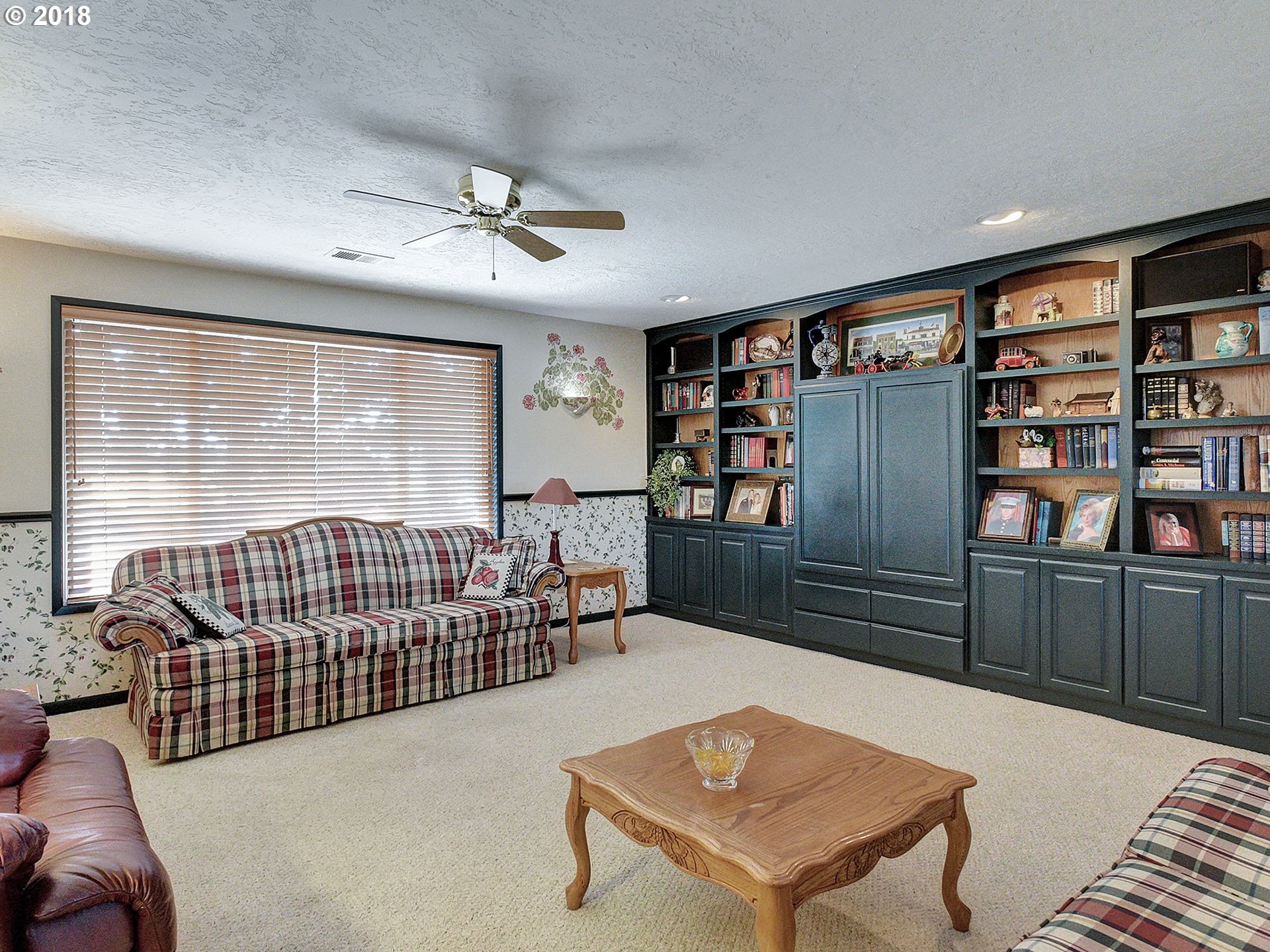 9850 South Barnards Road Canby, OR 97013 - Photo 14 of 32 a bedroom with furniture and window