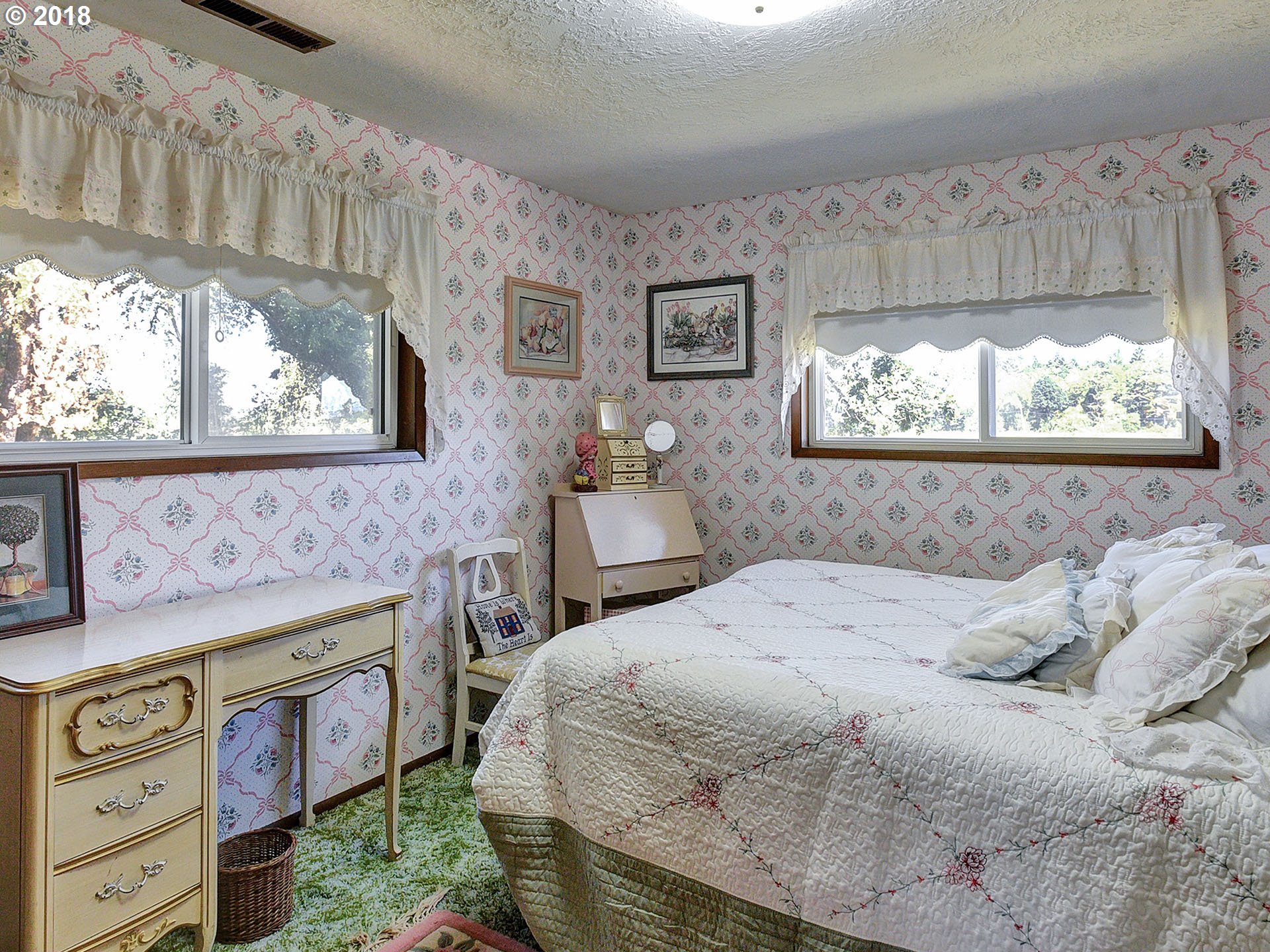 9850 South Barnards Road Canby, OR 97013 - Photo 17 of 32 a bedroom with a bed and a dresser