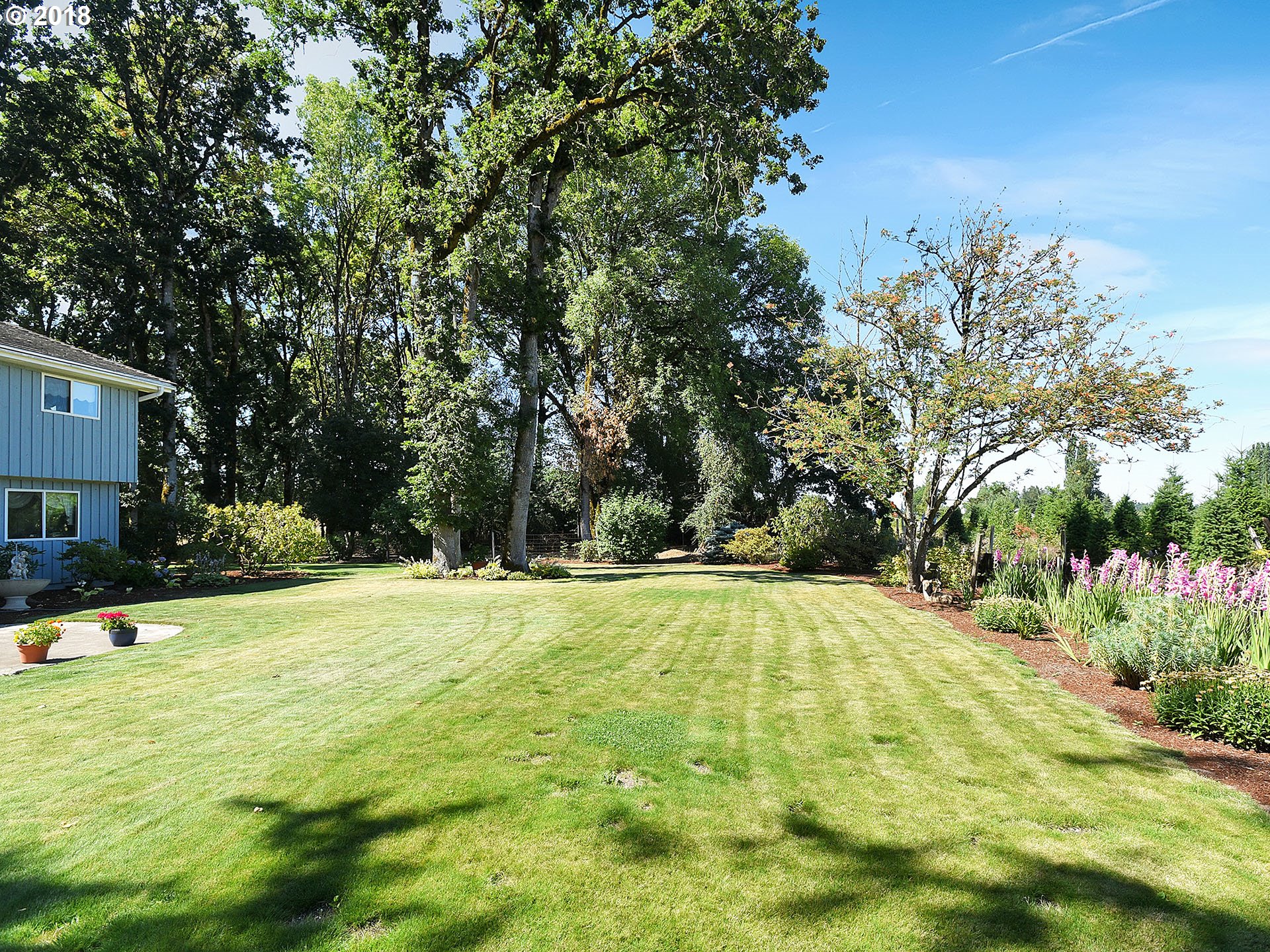 9850 South Barnards Road Canby, OR 97013 - Photo 29 of 32 a swimming pool with trees in the background