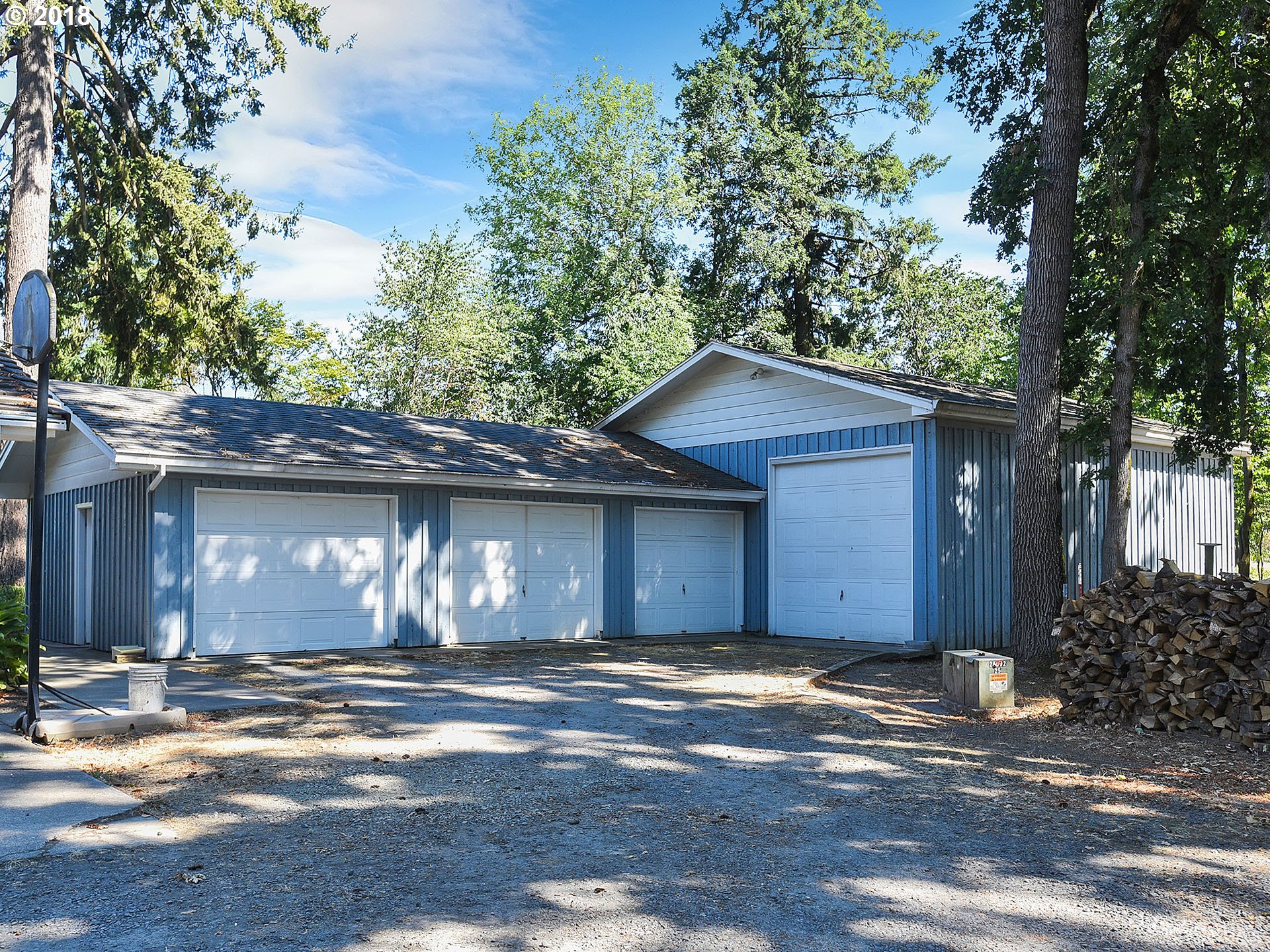 9850 South Barnards Road Canby, OR 97013 - Photo 4 of 32 a view of a house with a yard