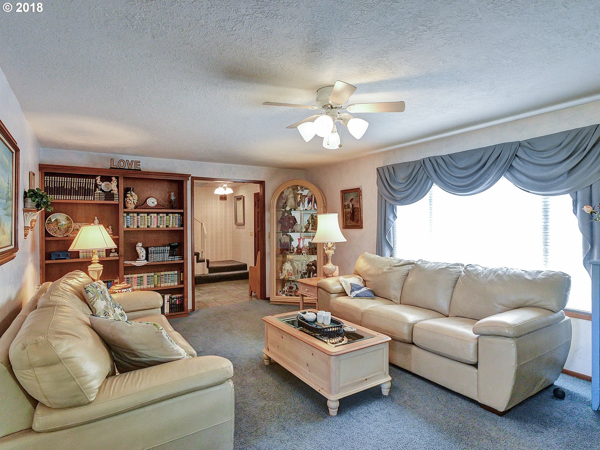 9850 South Barnards Road Canby, OR 97013 - Photo 6 of 32 a living room with furniture ceiling fan and a window
