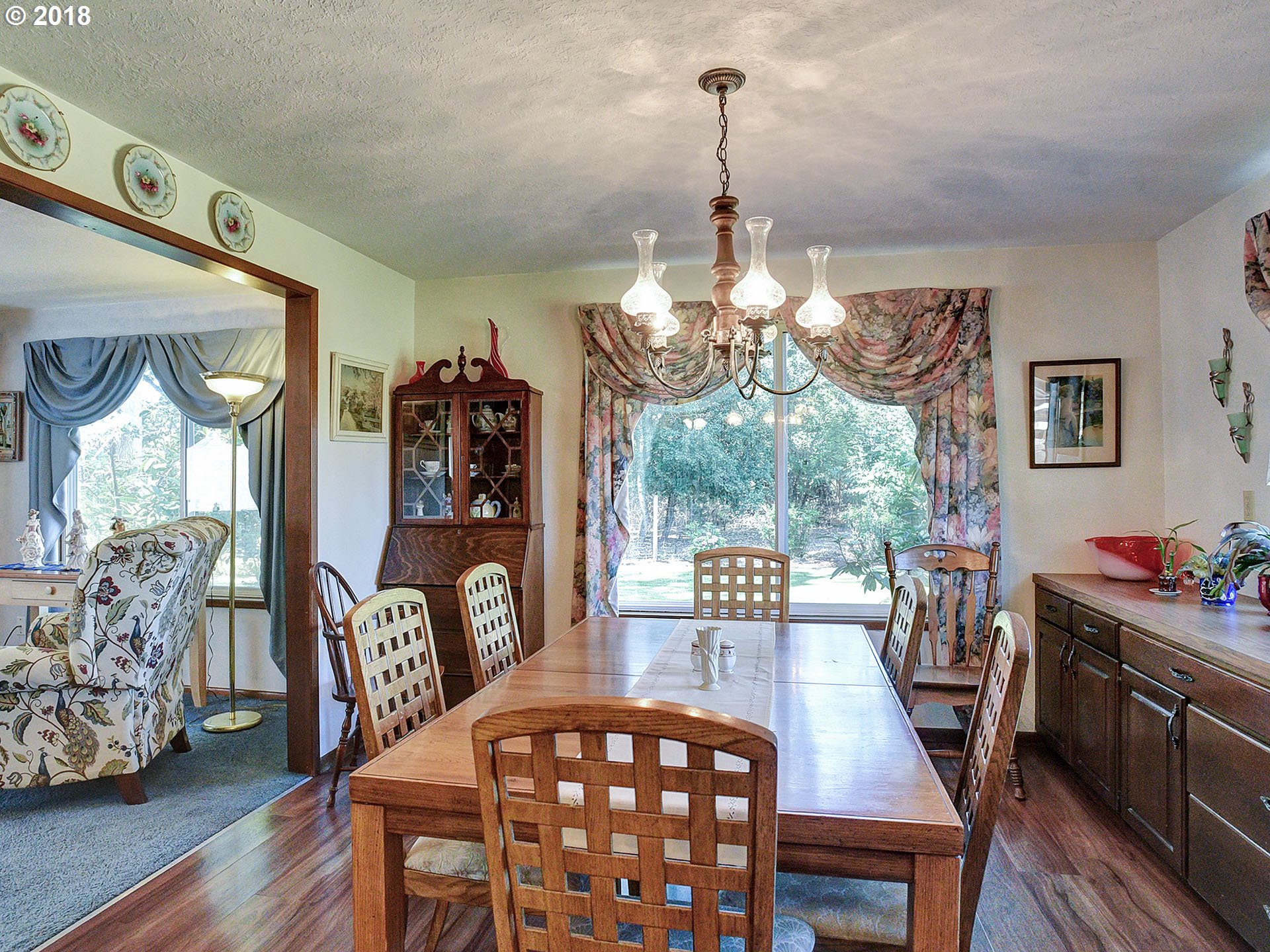 9850 South Barnards Road Canby, OR 97013 - Photo 8 of 32 a view of a dining room with furniture wooden floor and chandelier