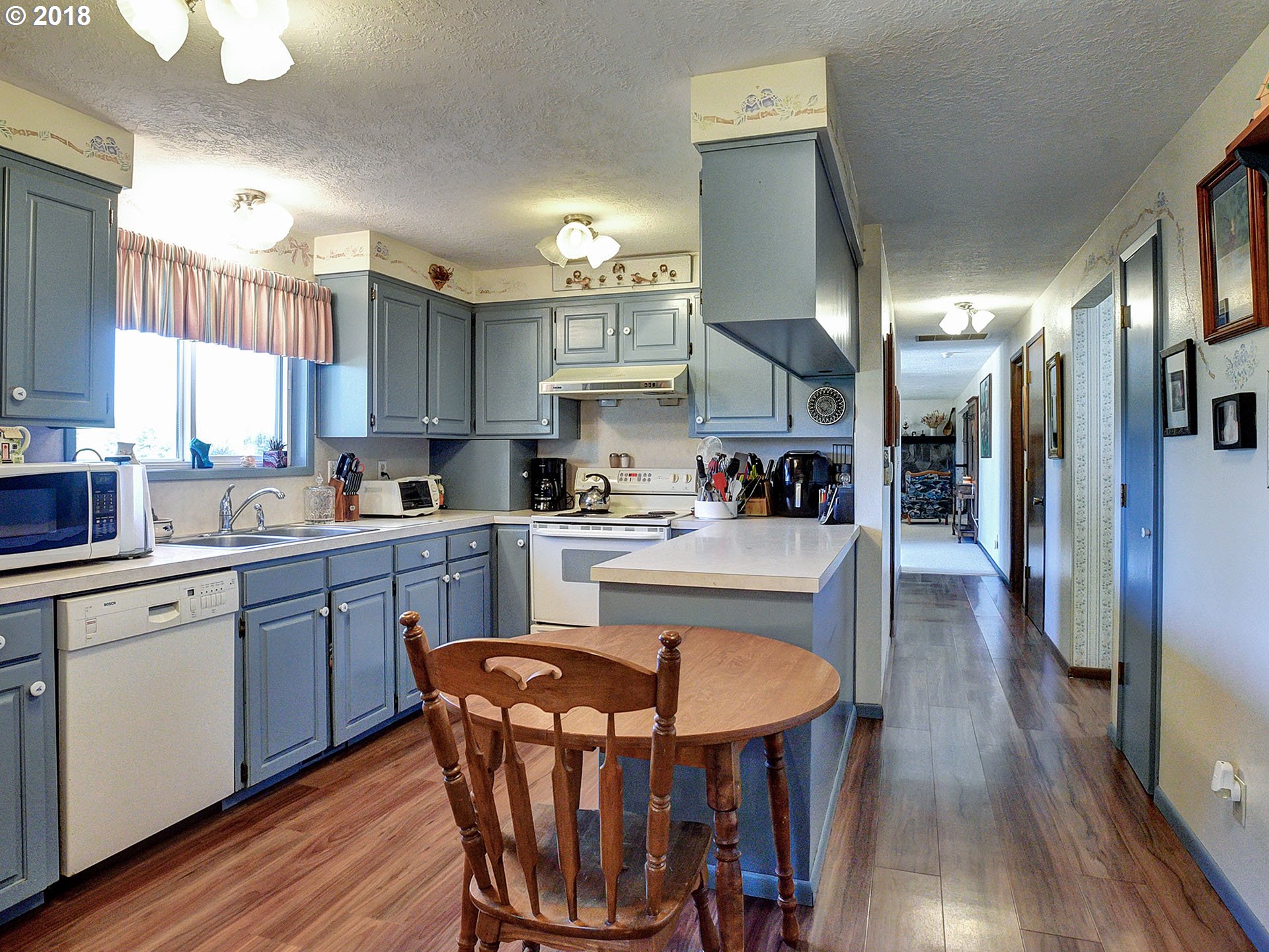 9850 South Barnards Road Canby, OR 97013 - Photo 9 of 32 a kitchen with stainless steel appliances granite countertop wooden floor a refrigerator a sink and a stove