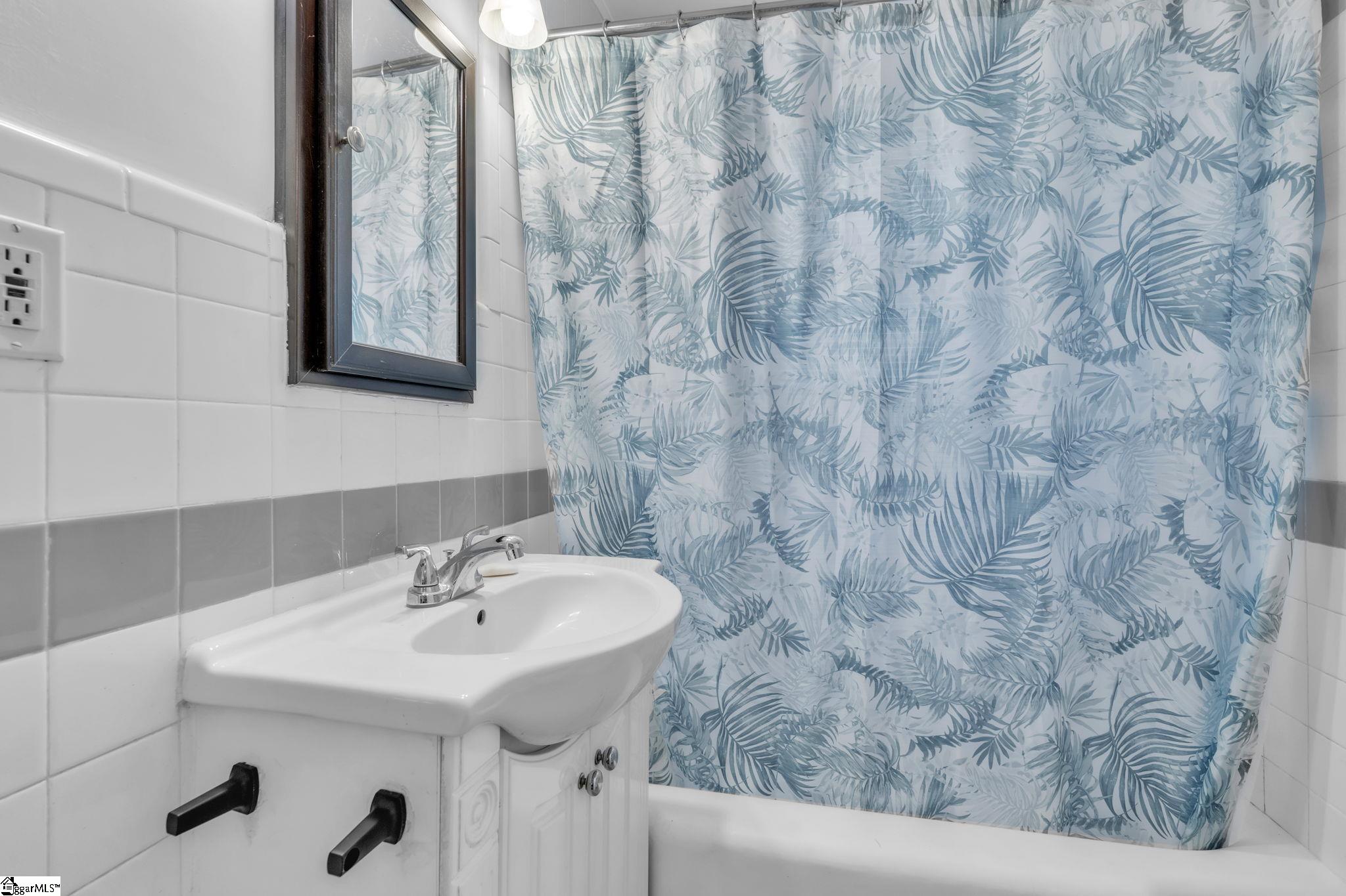 407 Hampton Road, Unit 407 Greer, SC 29651 - Photo 15 of 31