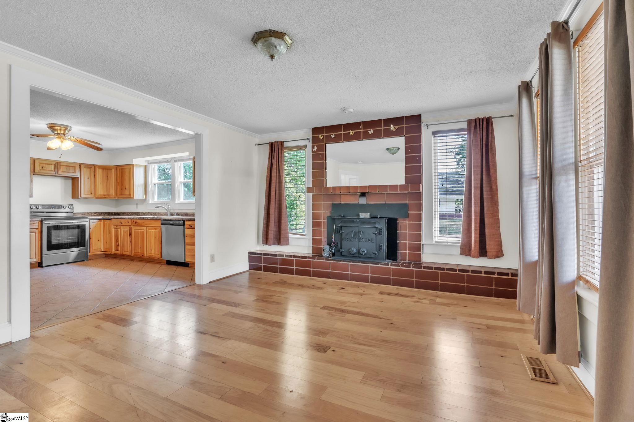 407 Hampton Road, Unit 407 Greer, SC 29651 - Photo 3 of 31