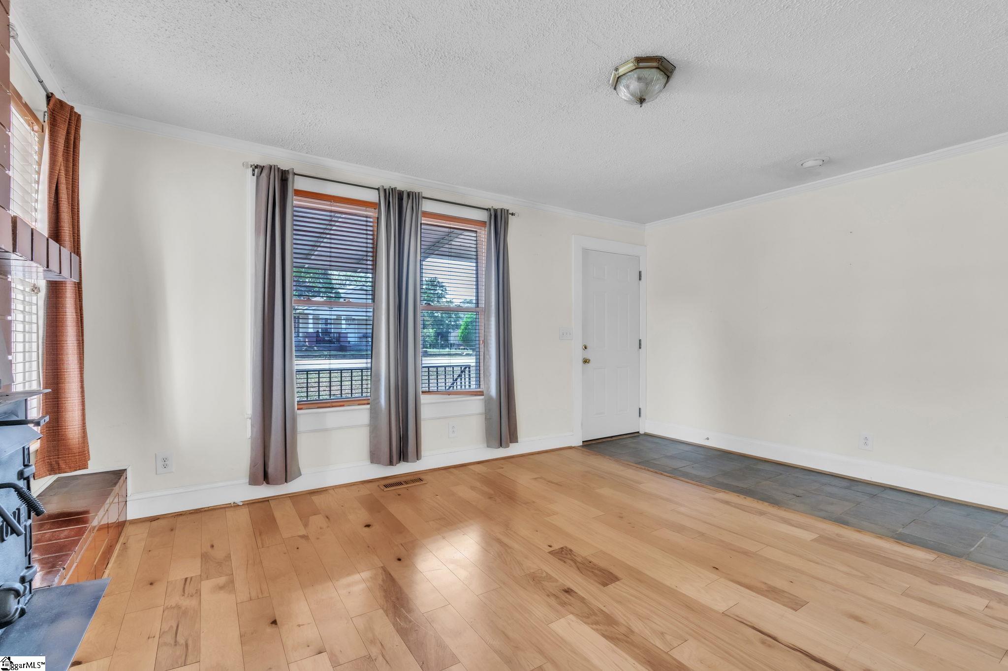 407 Hampton Road, Unit 407 Greer, SC 29651 - Photo 5 of 31