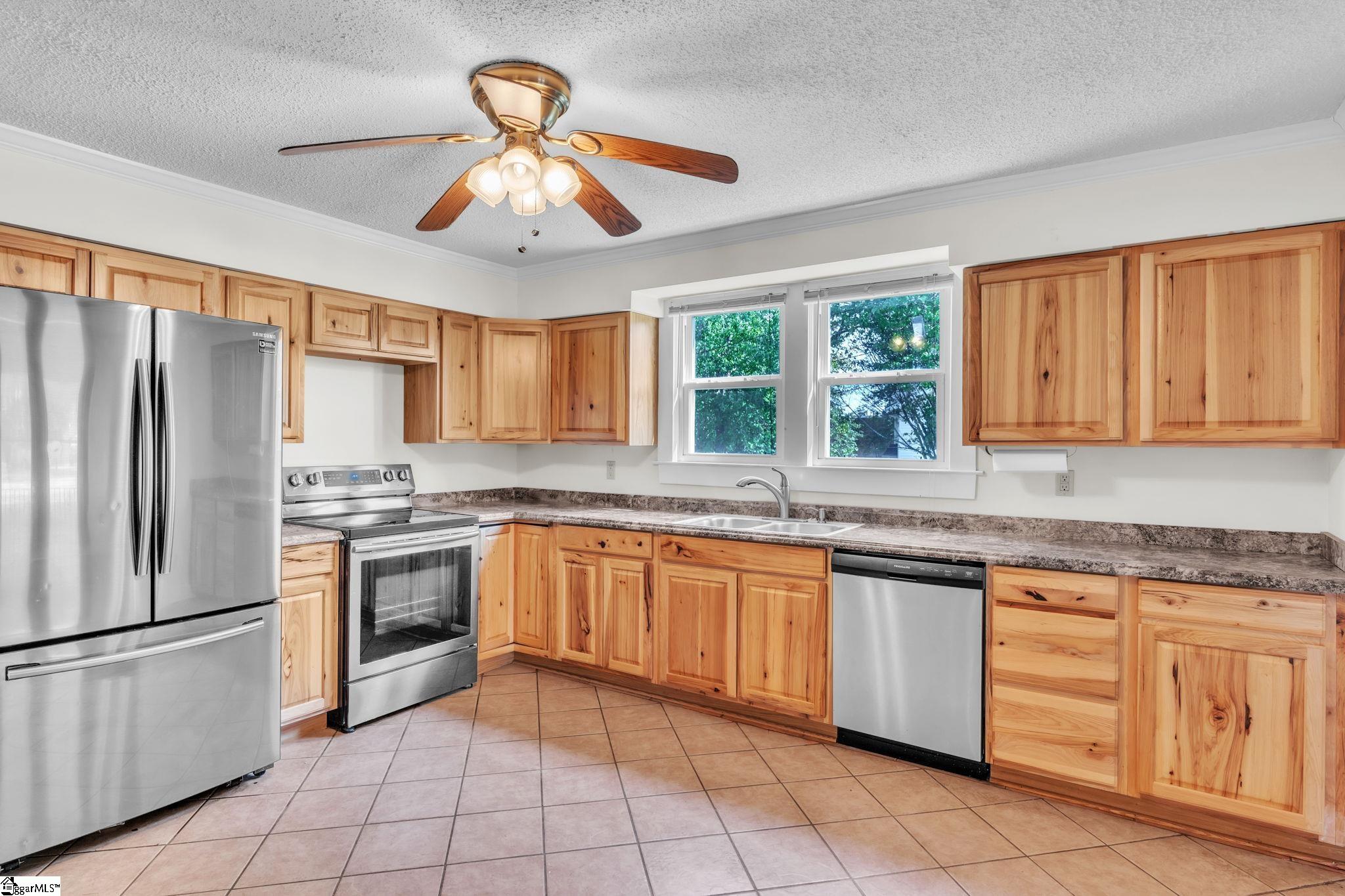 407 Hampton Road, Unit 407 Greer, SC 29651 - Photo 7 of 31