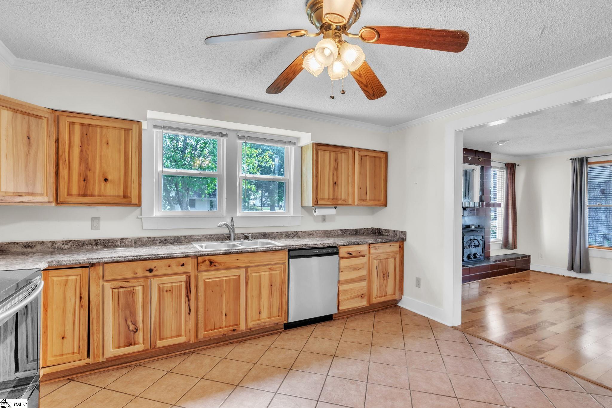 407 Hampton Road, Unit 407 Greer, SC 29651 - Photo 8 of 31