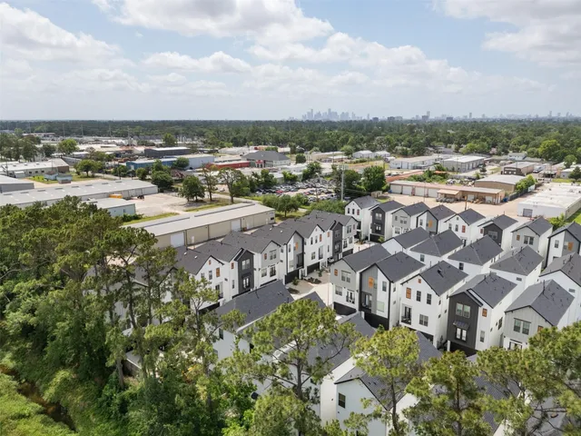 $2,700 | 3704 Creekmont Green Lane, Houston, TX 77091