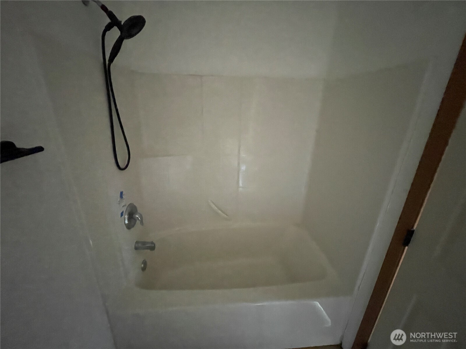 911 West Front Street Winlock, WA 98596 - Photo 23 of 30 a bathroom with a shower