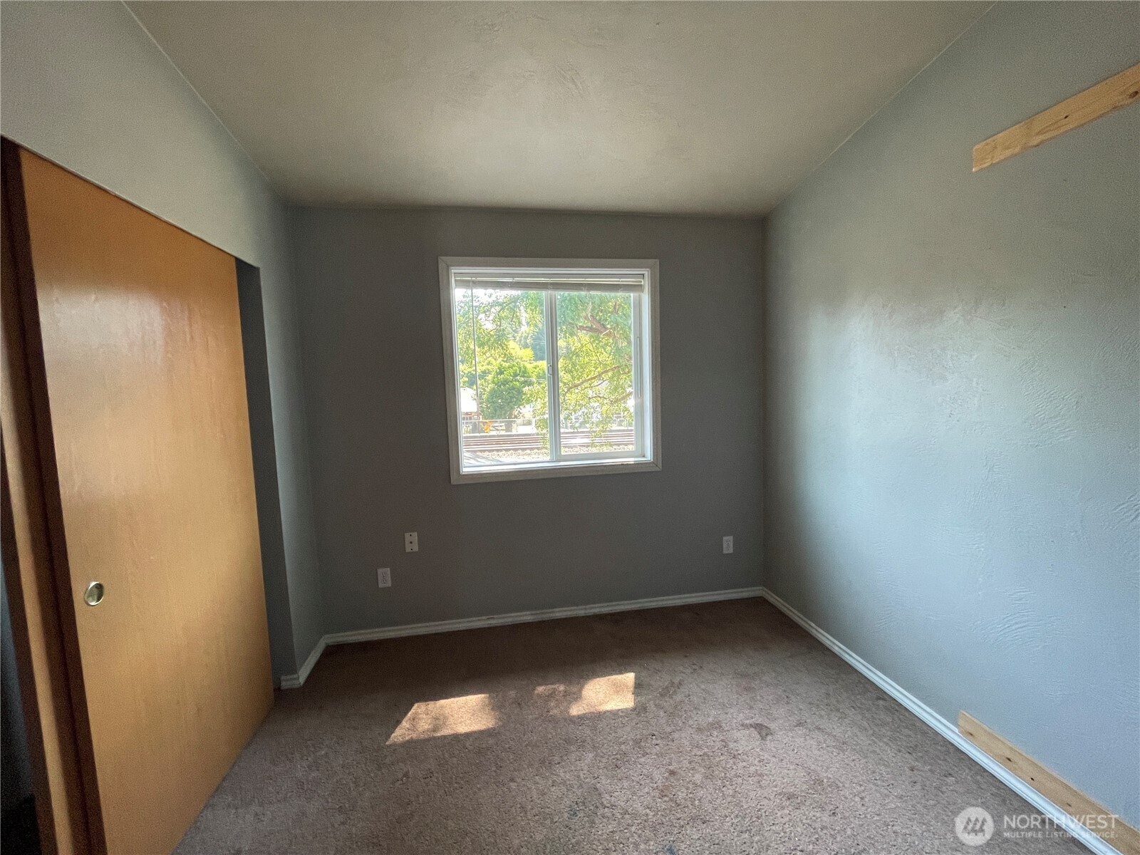 911 West Front Street Winlock, WA 98596 - Photo 24 of 30 an empty room with a window
