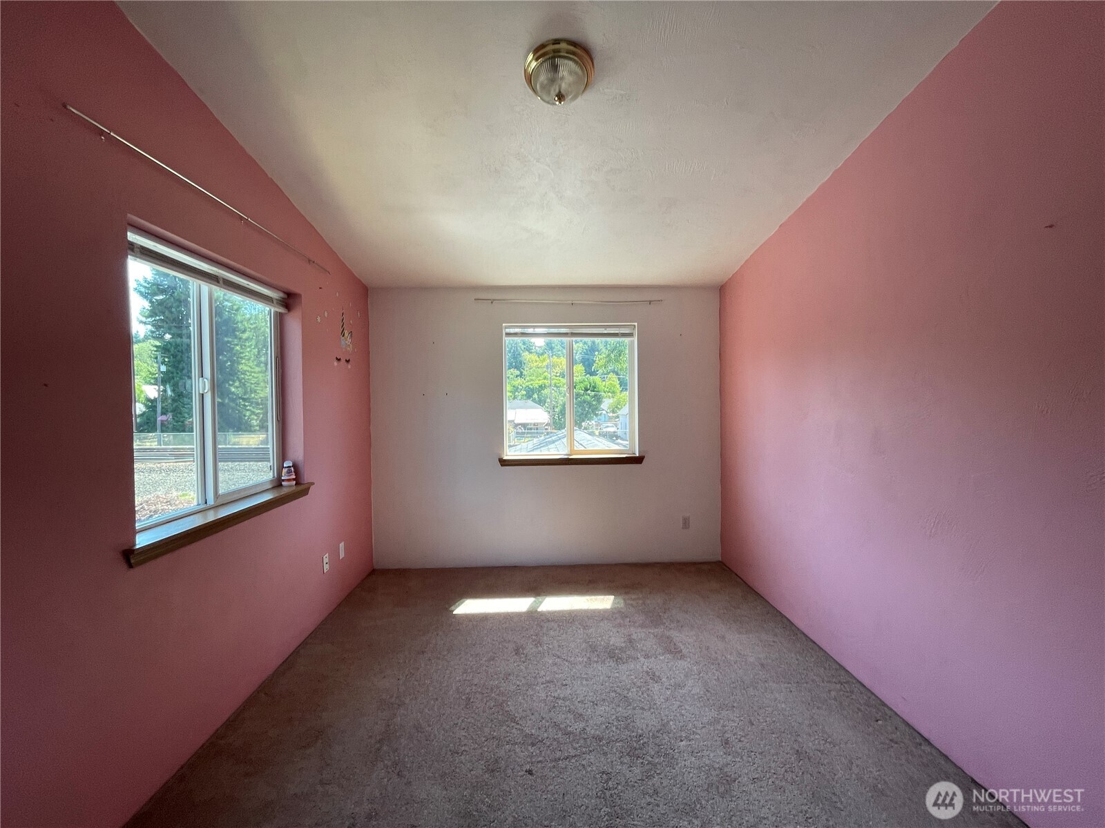 911 West Front Street Winlock, WA 98596 - Photo 29 of 30 an empty room with windows