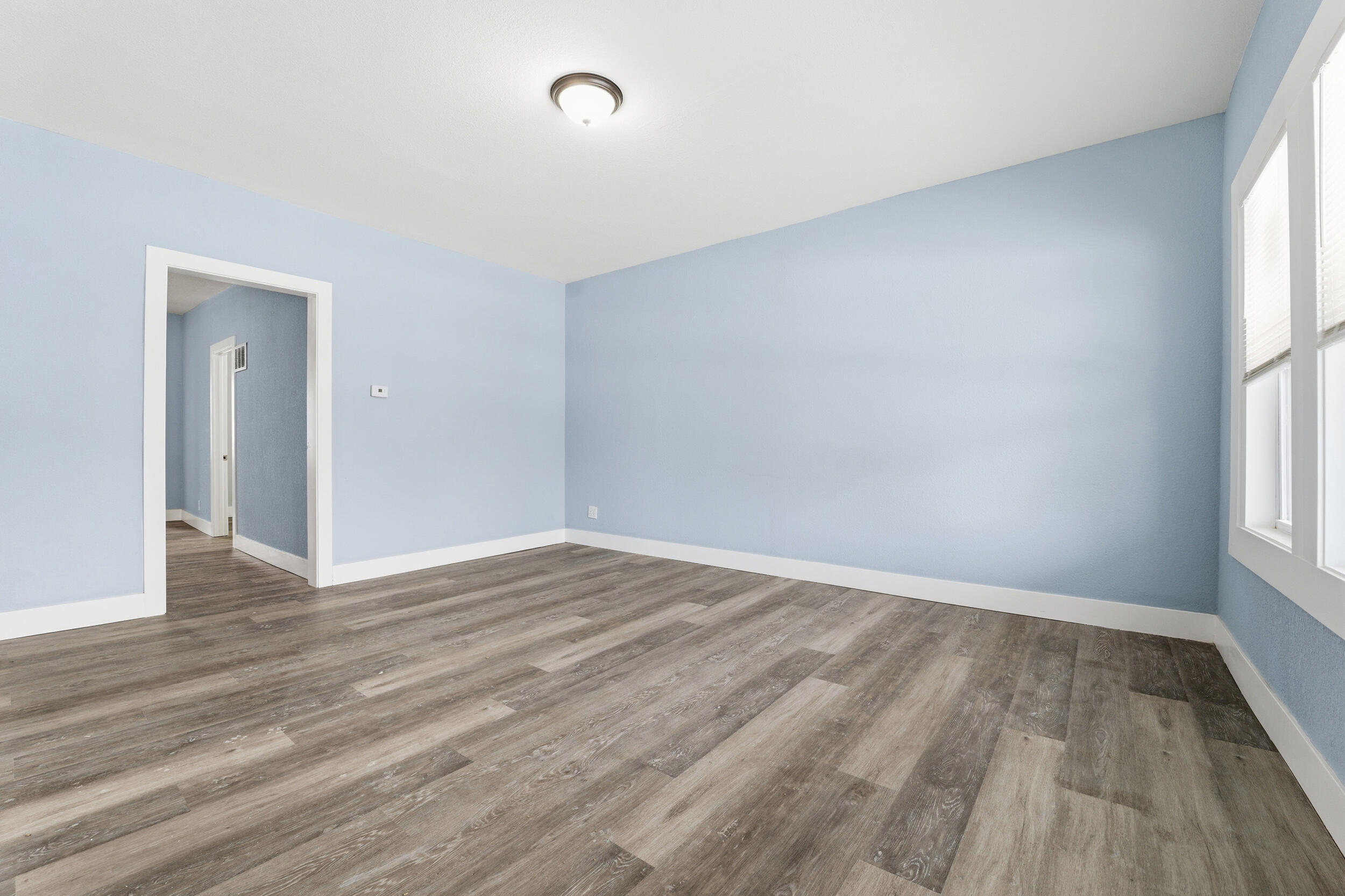 2354 South 16th Street Milwaukee, WI 53215 - Photo 2 of 16 Living Room