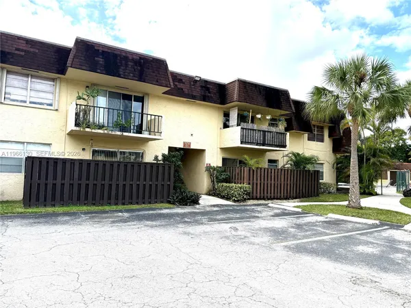 $1,800 | 13710 Southwest 90th Avenue, Unit C, Miami, FL 33176