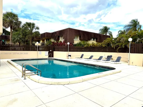 $1,800 | 13710 Southwest 90th Avenue, Unit C, Miami, FL 33176