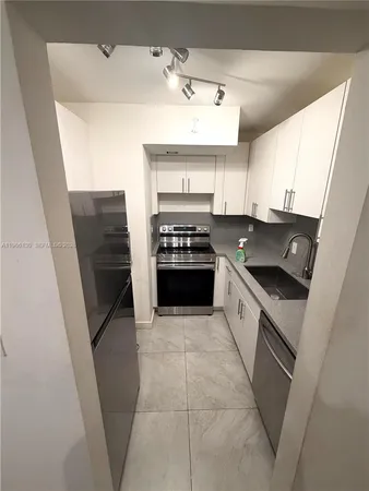 $1,800 | 13710 Southwest 90th Avenue, Unit C, Miami, FL 33176