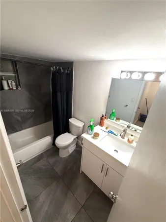 $1,800 | 13710 Southwest 90th Avenue, Unit C, Miami, FL 33176