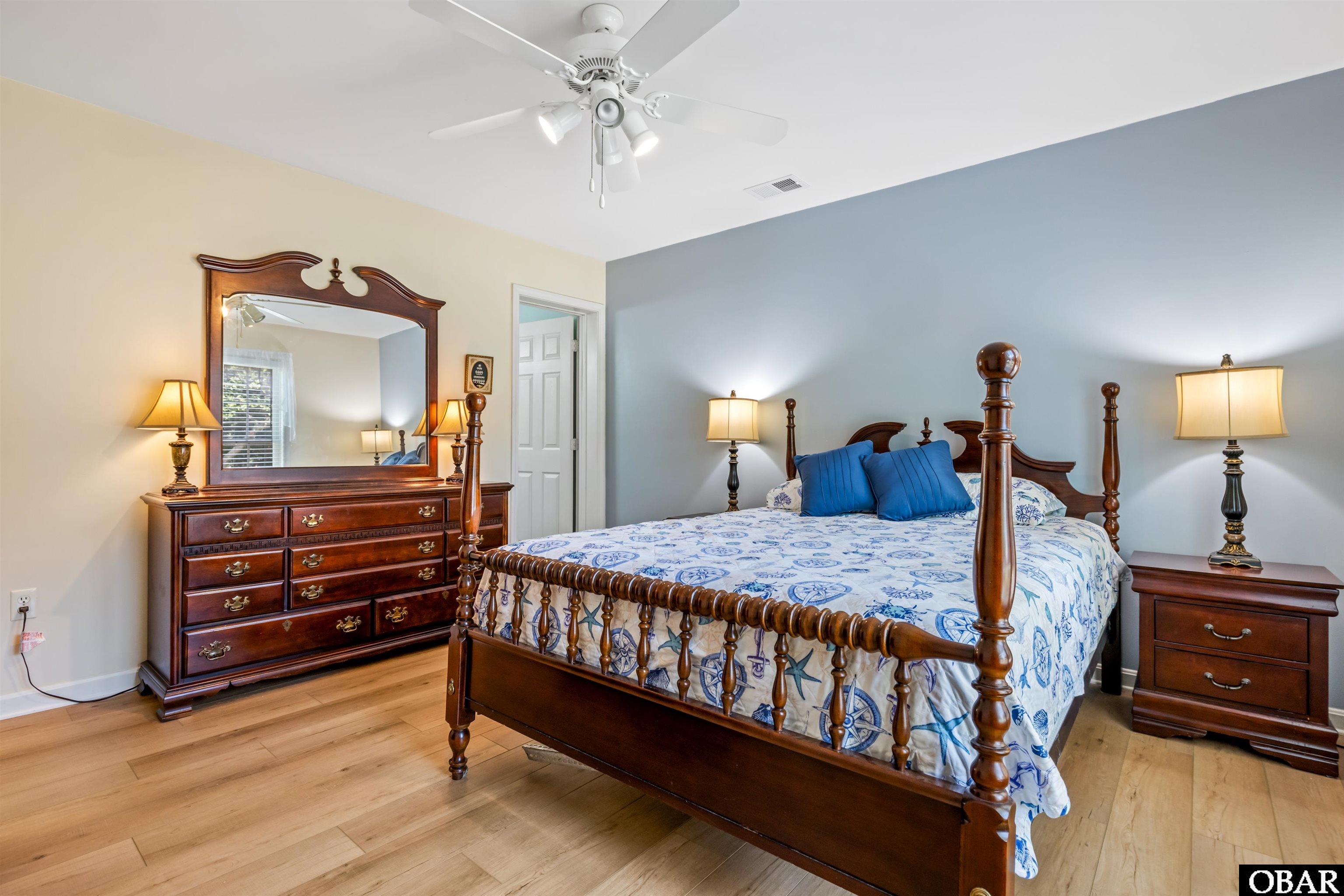 145 Bayberry Road Kill Devil Hills, NC 27948 - Photo 15 of 34 Ensuite Bedroom