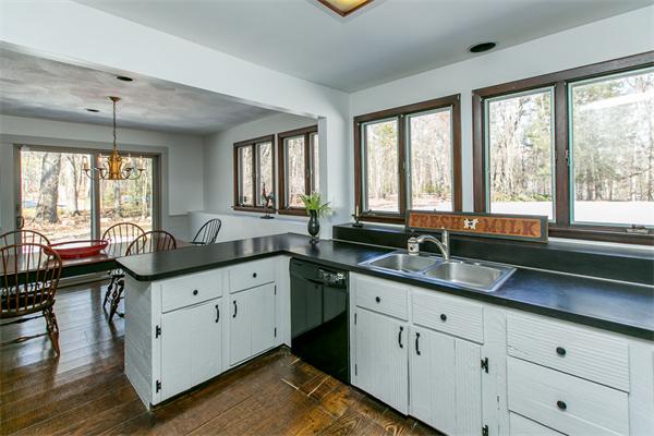 25 Pinewood Road Bolton, MA 01740 - Photo 3 of 26