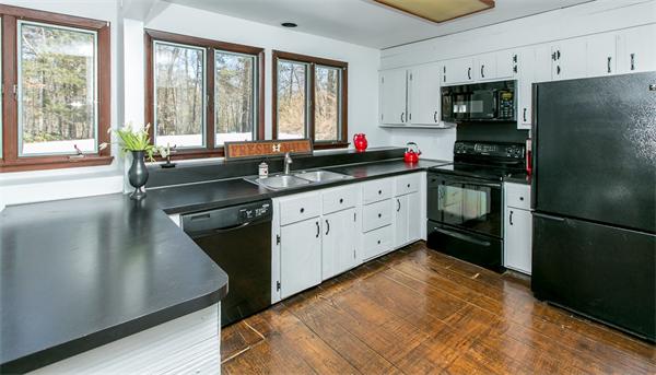 25 Pinewood Road Bolton, MA 01740 - Photo 4 of 26