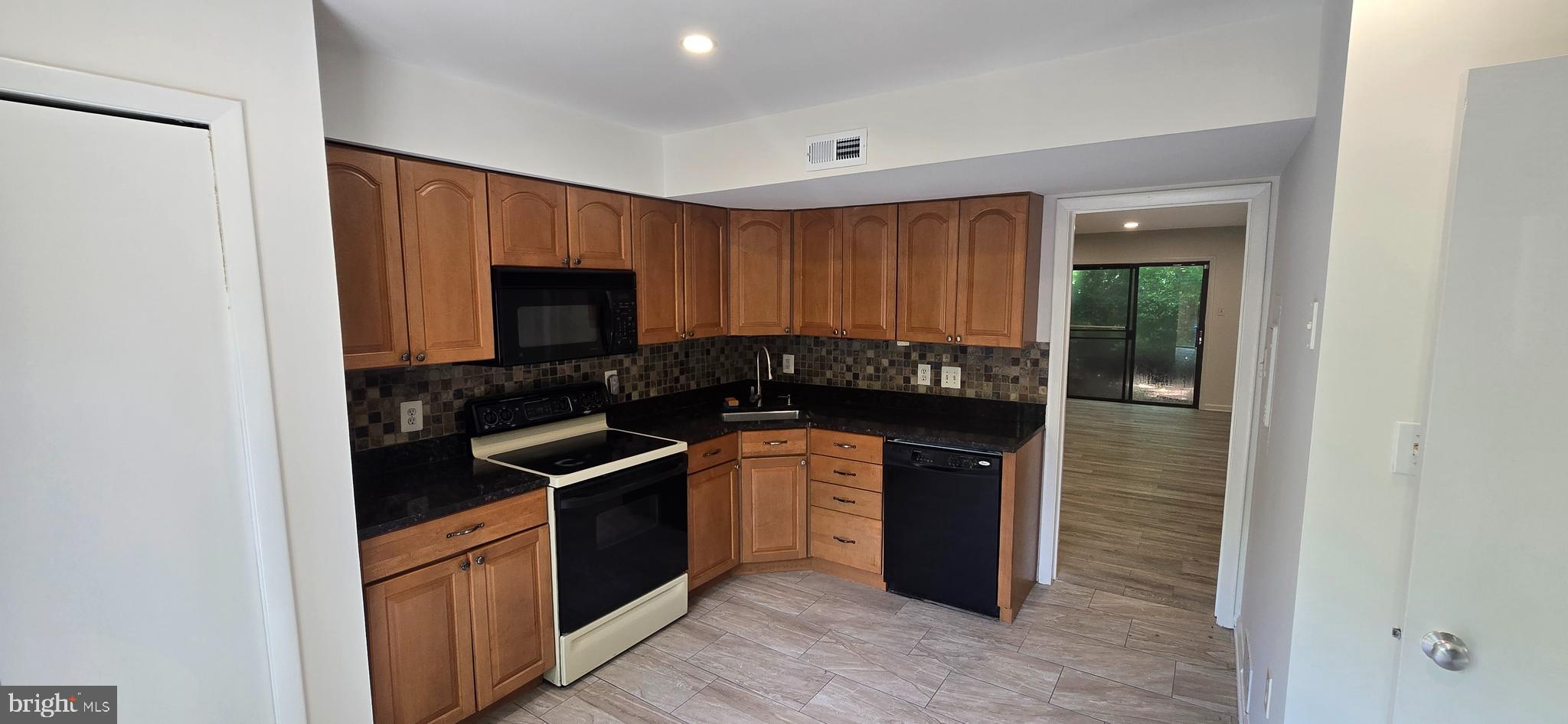 11922 Escalante Court Reston, VA 20191 - Photo 5 of 26