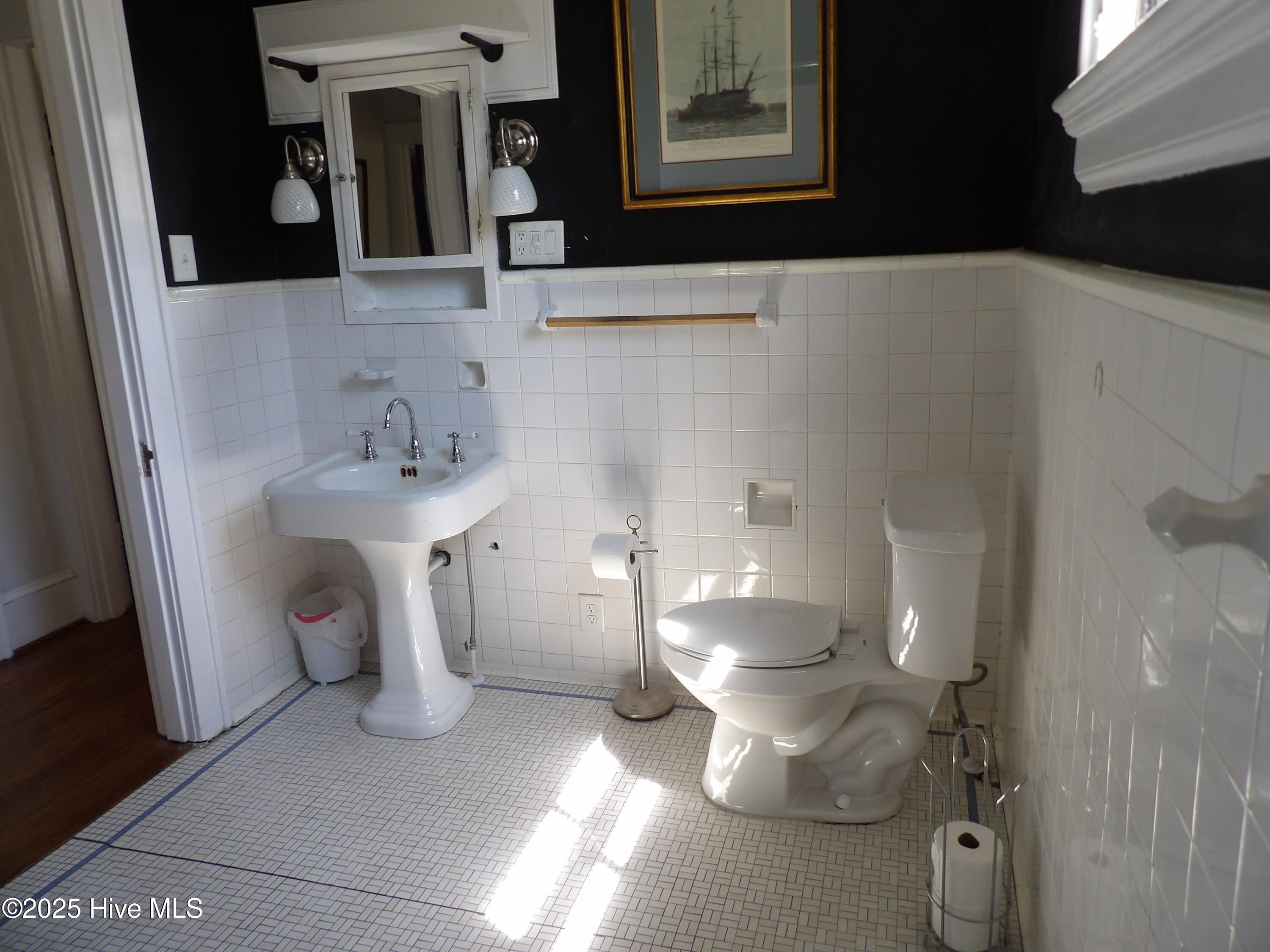 703 Broad Street West Wilson, NC 27893 - Photo 18 of 33 Hall bath