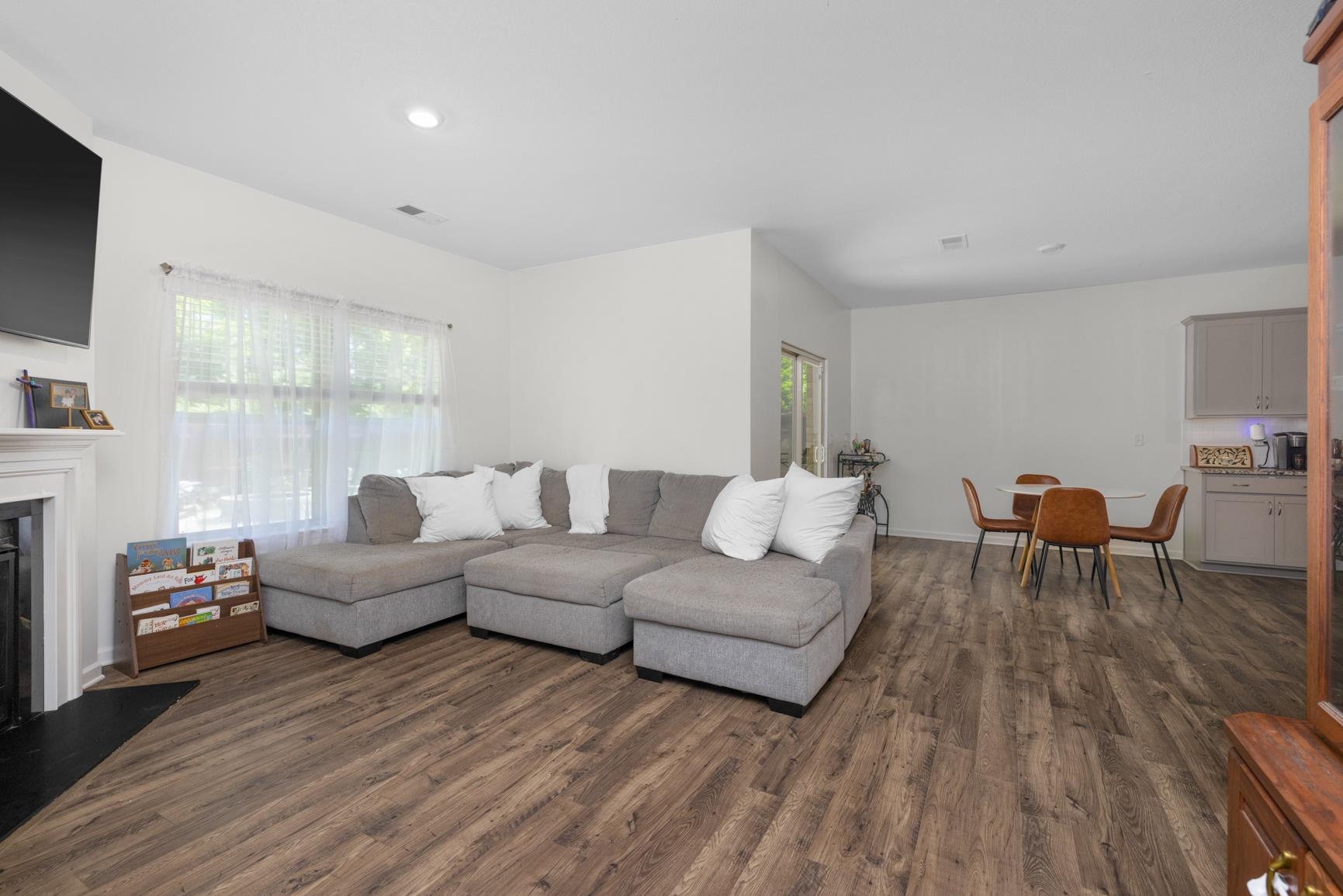 5132 Shellback Drive Millington, TN 38053 - Photo 5 of 24 a living room with furniture and a wooden floor