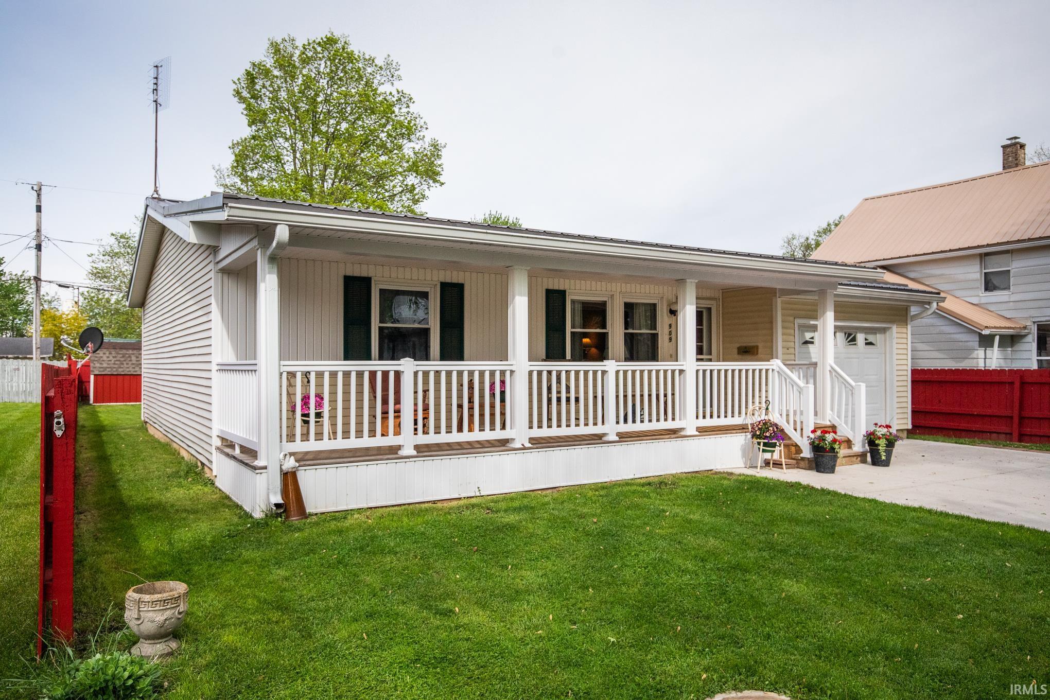 909 Dierkes Street Decatur, IN 46733 - Photo 4 of 28