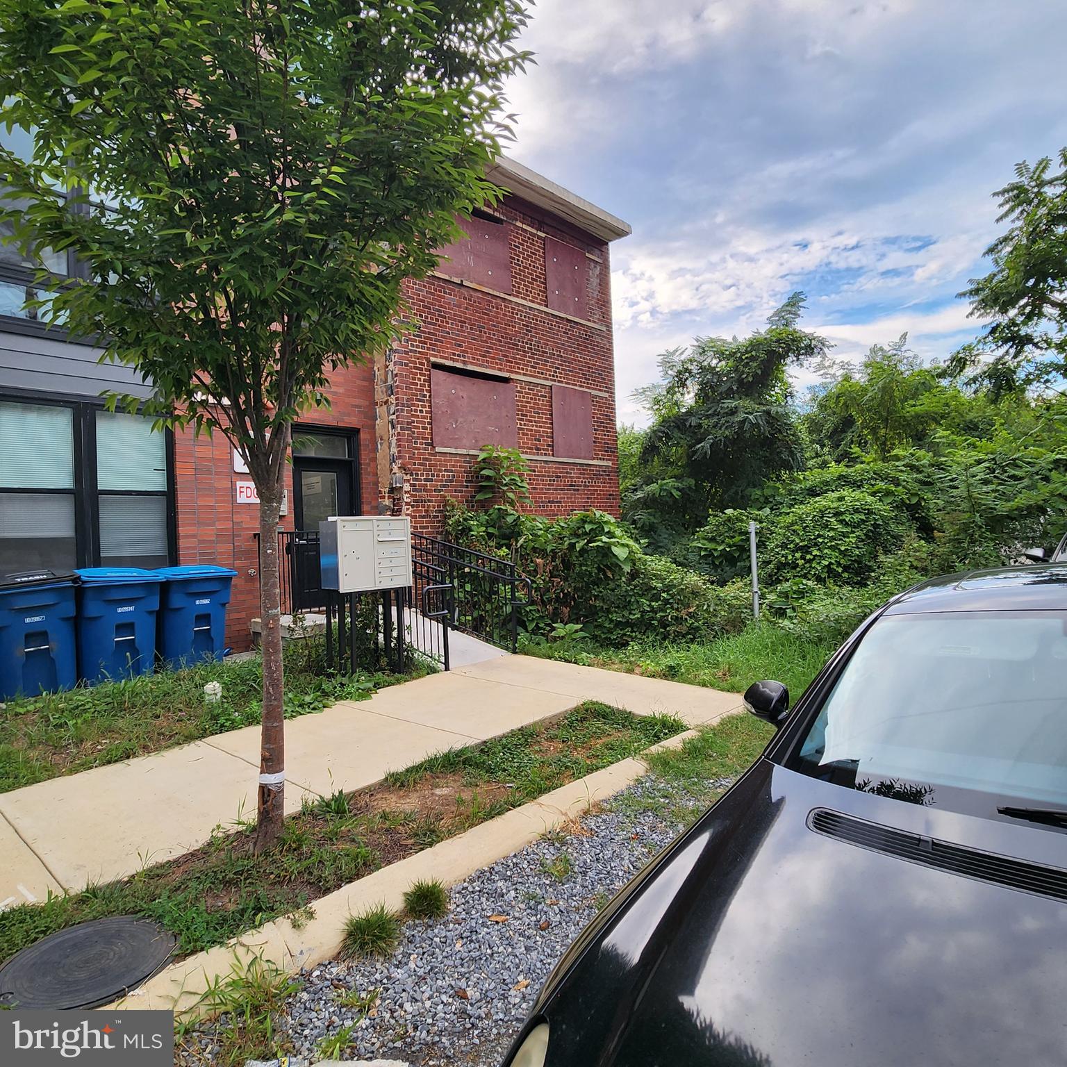 732 51st Street Northeast Washington, DC 20019 - Photo 2 of 2 a view of a house with street
