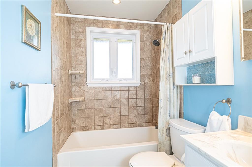 40 Highbury Road Cheswick, PA 15024 - Photo 17 of 25 NICELY UPDATED FULL BATH ON THE FIRST FLOOR.