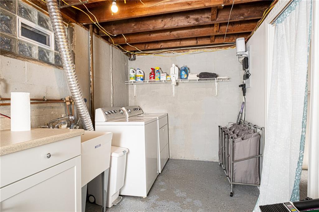 40 Highbury Road Cheswick, PA 15024 - Photo 19 of 25 FULLY EQUIPPED LAUNDRY WITH THE ADDED FOLDING AREA.