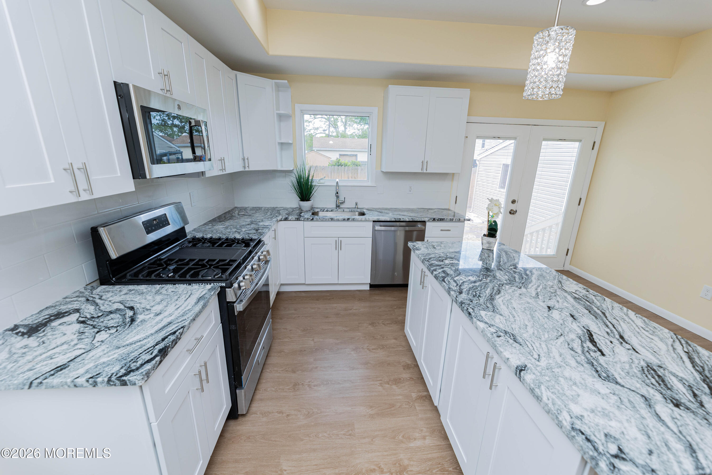 2408 Herbertsville Road Point Pleasant, NJ 08742 - Photo 5 of 82 1-29