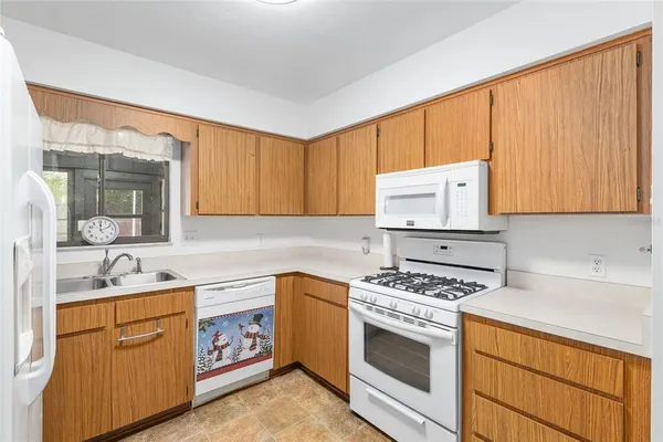 $1,600 | 8479 Northwest 38th Drive, Gainesville, FL 32653