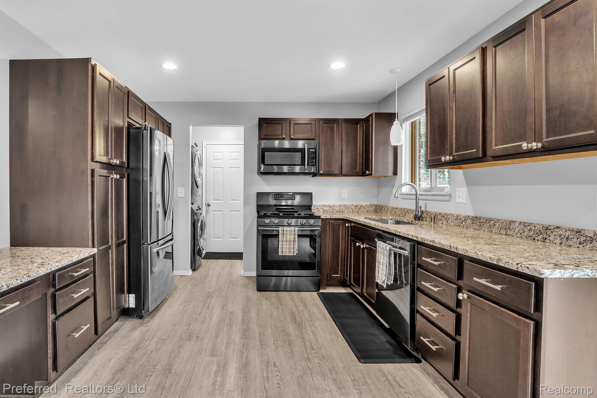 23685 Ripple Creek Novi, MI 48375 - Photo 8 of 40 Gallery Image 8