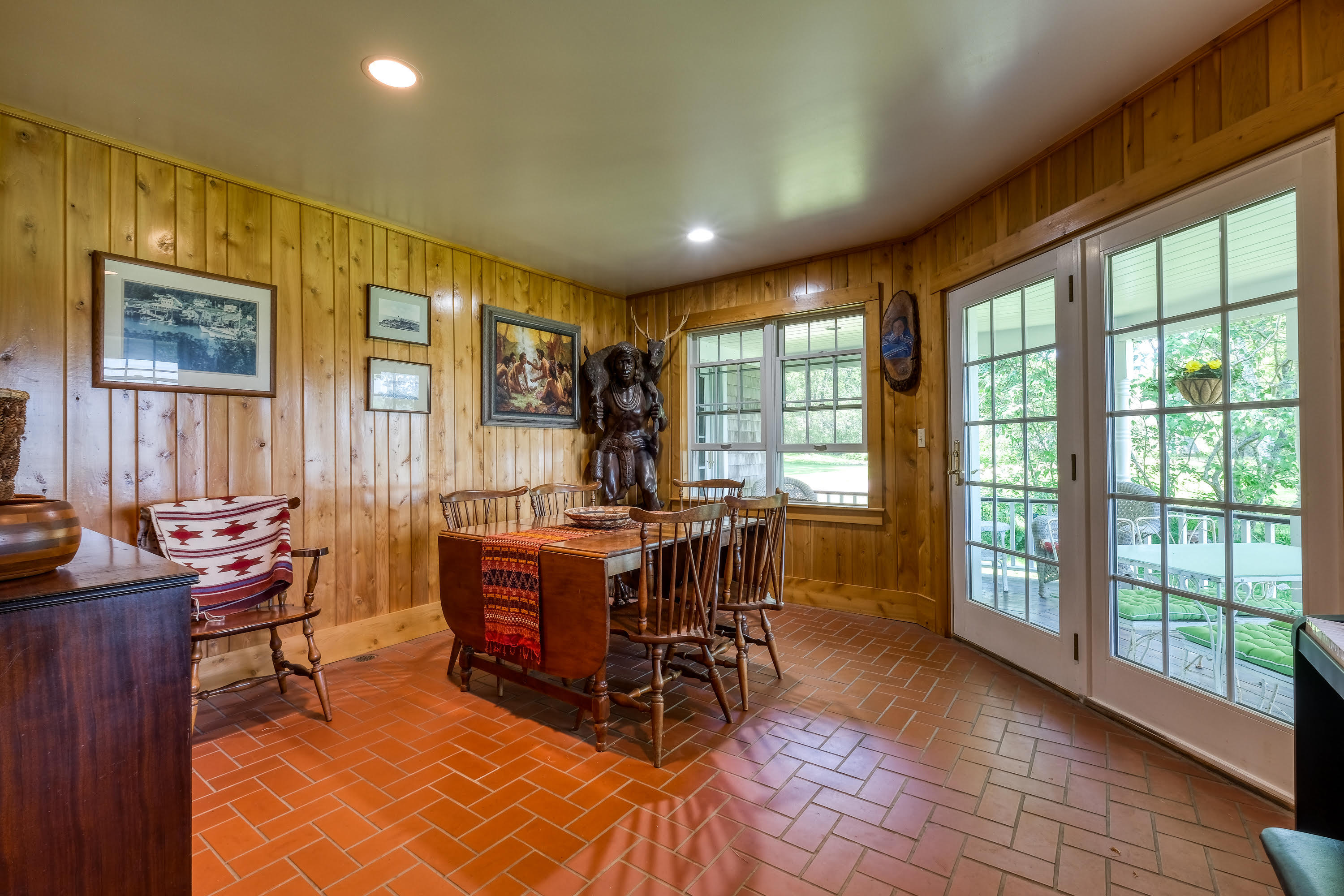 65 Cove Road New Harbor, ME 04554 - Photo 18 of 45 dining2