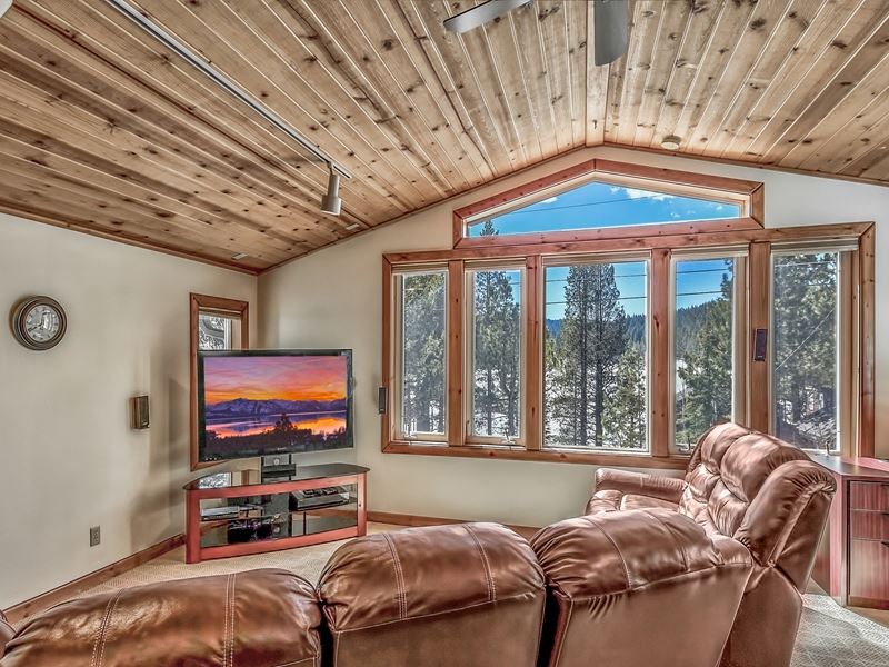 11531 Bennett Flat Road Truckee, CA 96161 - Photo 13 of 14 Family Room
