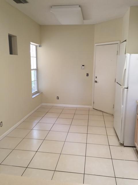 8271 Vía Serena Boca Raton, FL 33433 - Photo 5 of 11 Eat-in Kitchen